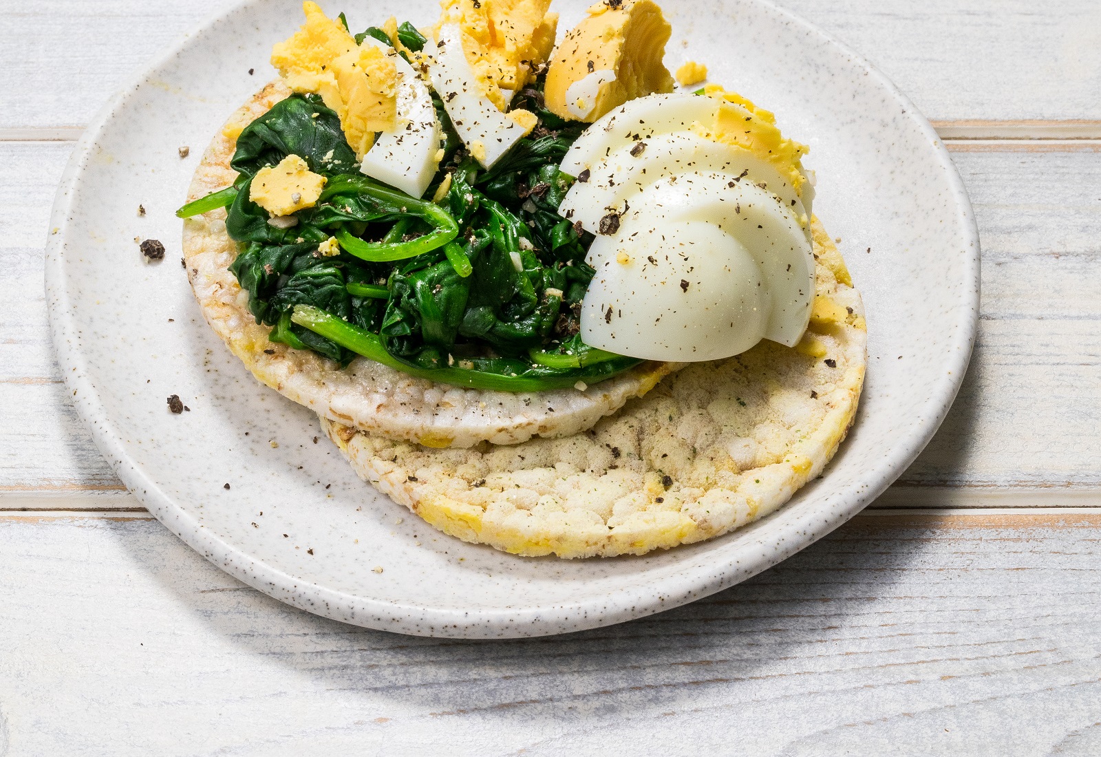 Saute Spinach & Garlic with Boiled Egg Corn Thins
